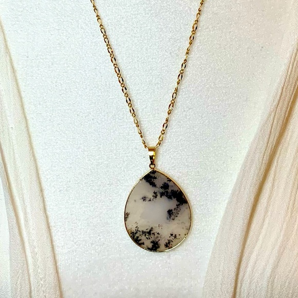 White Agate/ Moss Boho Style Necklace - Picture 15 of 15